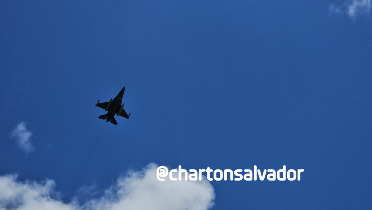 chartonsalvador's tweet photo. Ao 12:15 decolaram rumo a Rio Cuarto na Argentina, o segundo lote dos F16 após pernoite em Natal. depois de uma longa travessia bem sucedida pelo Atlântico. 

#programpeacecondor #FightingFalconF16 
#Ferryflight #RCU 
#ferryII #military 
#BANT #ARMACUAR #ARG 🇦🇷
#fuerzaaereaargentina
#FerryII #F16M @edadmartinez
@MalvinasData @Blogp47 @wordsbynathan  @Zonamilitar1  @todonoticias @C5N @LANACION