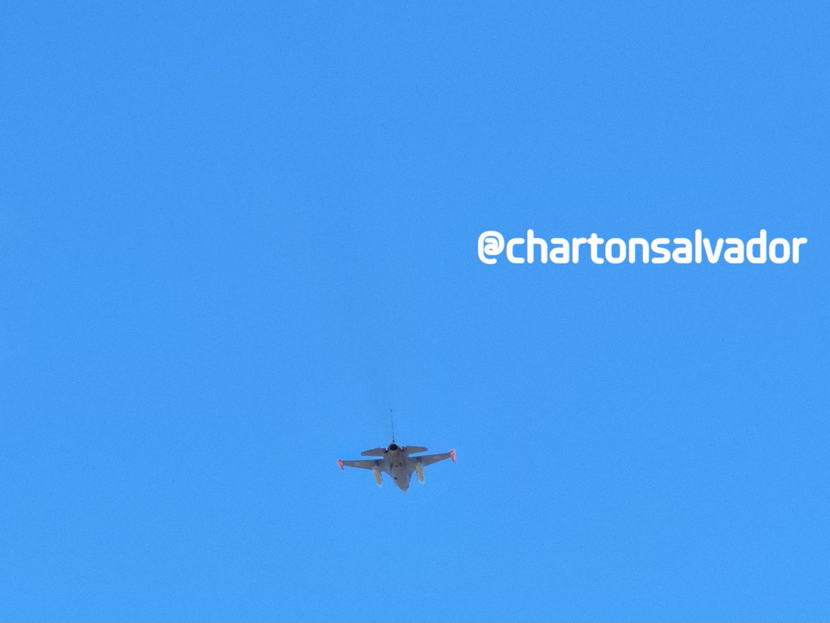 chartonsalvador's tweet photo. Ao 12:15 decolaram rumo a Rio Cuarto na Argentina, o segundo lote dos F16 após pernoite em Natal. depois de uma longa travessia bem sucedida pelo Atlântico. 

#programpeacecondor #FightingFalconF16 
#Ferryflight #RCU 
#ferryII #military 
#BANT #ARMACUAR #ARG 🇦🇷
#fuerzaaereaargentina
#FerryII #F16M @edadmartinez
@MalvinasData @Blogp47 @wordsbynathan  @Zonamilitar1  @todonoticias @C5N @LANACION