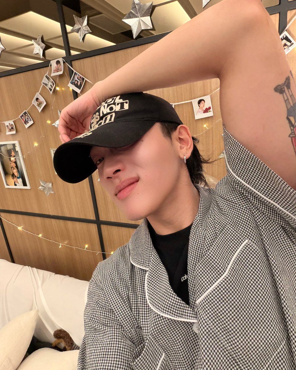 perses_official's tweet photo. 4th Anniversary PERSES 💜✨

เผลอแป๊บเดียว PERSES เดินทางมาถึงปีที่ 4 แล้ว ตลอดการเดินทางที่ผ่านมา มีเรื่องราวเกิดขึ้นเยอะมากๆ ทั้งเพลงใหม่ โชว์ใหม่ ๆ PIECES หน้าใหม่ๆ รวมถึง PIECES ที่ร่วมเดินทางมาด้วยกันตั้งแต่วันแรก โมเมนต์ต่าง ๆ ที่ได้สร้างไปด้วยกันกับทุกคน พวกเรายังจำทุกอย่างได้ดี มันจะยังคงเป็นเรื่องราวที่น่าประทับใจของพวกเราเสมอ และ จิ๊กซอว์ของเรื่องราวทุกชิ้นจะค่อยๆเติมเต็ม ให้เรื่องราวของพวกเราใหญ่ขึ้น และชัดเจนขึ้น ขอบคุณที่รัก และ อยู่ข้างกันมาตลอด และพวกเราก็จะอยู่ข้างๆ PIECES ตลอดไปเหมือนกัน

ขอบคุณ PIECES ที่อยู่ด้วยกันมาตลอด 4 ปีนะครับ ทุกเสียงเชียร์ ทุกกำลังใจ และแรงซัพพอร์ตที่ส่งมาให้พวกเราในทุก ๆ งาน พวกเรายังมีอะไรให้ PIECES ได้สนุกไปด้วยกันอีกเยอะมากกก ❤️‍🔥

Happy 4th Anniversary PERSES! 🎂
ขอบคุณที่อยู่ด้วยกันนะครับ PIECES
ไปกันต่อสมาชิกกกก 💜🧩

#4YearsWithPERSES
#PERSES #PERSES_TH
#GNEST