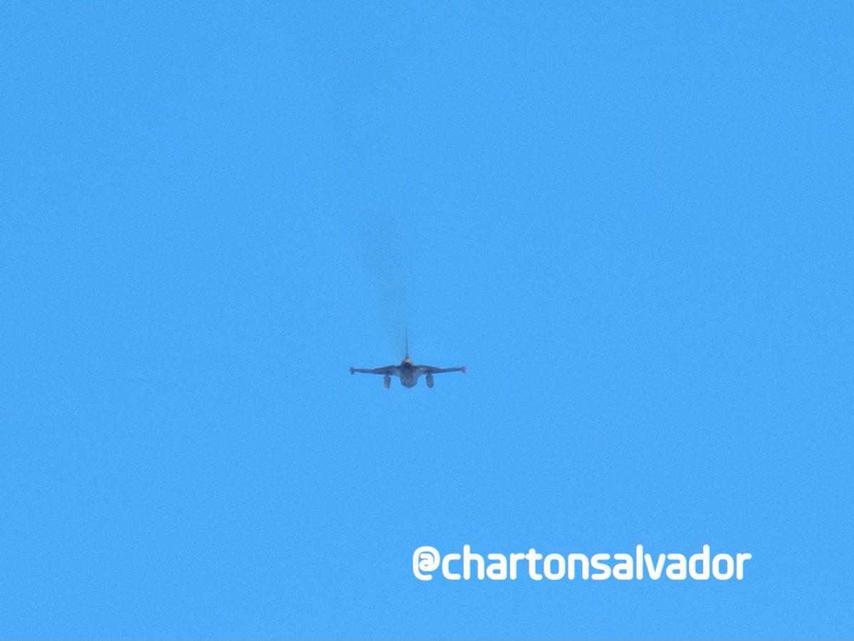 chartonsalvador's tweet photo. Ao 12:15 decolaram rumo a Rio Cuarto na Argentina, o segundo lote dos F16 após pernoite em Natal. depois de uma longa travessia bem sucedida pelo Atlântico. 

#programpeacecondor #FightingFalconF16 
#Ferryflight #RCU 
#ferryII #military 
#BANT #ARMACUAR #ARG 🇦🇷
#fuerzaaereaargentina
#FerryII #F16M @edadmartinez
@MalvinasData @Blogp47 @wordsbynathan  @Zonamilitar1  @todonoticias @C5N @LANACION