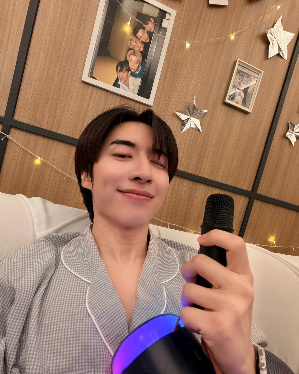 perses_official's tweet photo. 4th Anniversary PERSES 💜✨

เผลอแป๊บเดียว PERSES เดินทางมาถึงปีที่ 4 แล้ว ตลอดการเดินทางที่ผ่านมา มีเรื่องราวเกิดขึ้นเยอะมากๆ ทั้งเพลงใหม่ โชว์ใหม่ ๆ PIECES หน้าใหม่ๆ รวมถึง PIECES ที่ร่วมเดินทางมาด้วยกันตั้งแต่วันแรก โมเมนต์ต่าง ๆ ที่ได้สร้างไปด้วยกันกับทุกคน พวกเรายังจำทุกอย่างได้ดี มันจะยังคงเป็นเรื่องราวที่น่าประทับใจของพวกเราเสมอ และ จิ๊กซอว์ของเรื่องราวทุกชิ้นจะค่อยๆเติมเต็ม ให้เรื่องราวของพวกเราใหญ่ขึ้น และชัดเจนขึ้น ขอบคุณที่รัก และ อยู่ข้างกันมาตลอด และพวกเราก็จะอยู่ข้างๆ PIECES ตลอดไปเหมือนกัน

ขอบคุณ PIECES ที่อยู่ด้วยกันมาตลอด 4 ปีนะครับ ทุกเสียงเชียร์ ทุกกำลังใจ และแรงซัพพอร์ตที่ส่งมาให้พวกเราในทุก ๆ งาน พวกเรายังมีอะไรให้ PIECES ได้สนุกไปด้วยกันอีกเยอะมากกก ❤️‍🔥

Happy 4th Anniversary PERSES! 🎂
ขอบคุณที่อยู่ด้วยกันนะครับ PIECES
ไปกันต่อสมาชิกกกก 💜🧩

#4YearsWithPERSES
#PERSES #PERSES_TH
#GNEST