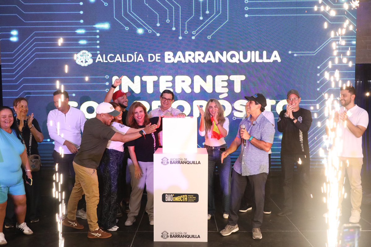 AlejandroChar's tweet photo. ¡Tremenda noticia: Internet con Propósito y gratis para 45.000 familias barranquilleras! 🙌🏼

Vamos a llegar a hogares de estratos 1 y 2 con 50 megas para navegar y abrirse a nuevas oportunidades. El internet no es solo un servicio, es una herramienta que acerca el conocimiento, la educación y el empleo a nuestra gente.

Y la idea es aprovecharlo de verdad. Las familias tendrán internet disponible las 24 horas del día y dedicarán mínimo dos horas diarias a formarse y aprender nuevas habilidades.

En nuestros barrios hay talento de sobra y vamos a impulsarlo para que los barranquilleros lleguen tan lejos como sueñan. ¡Sí se puede!