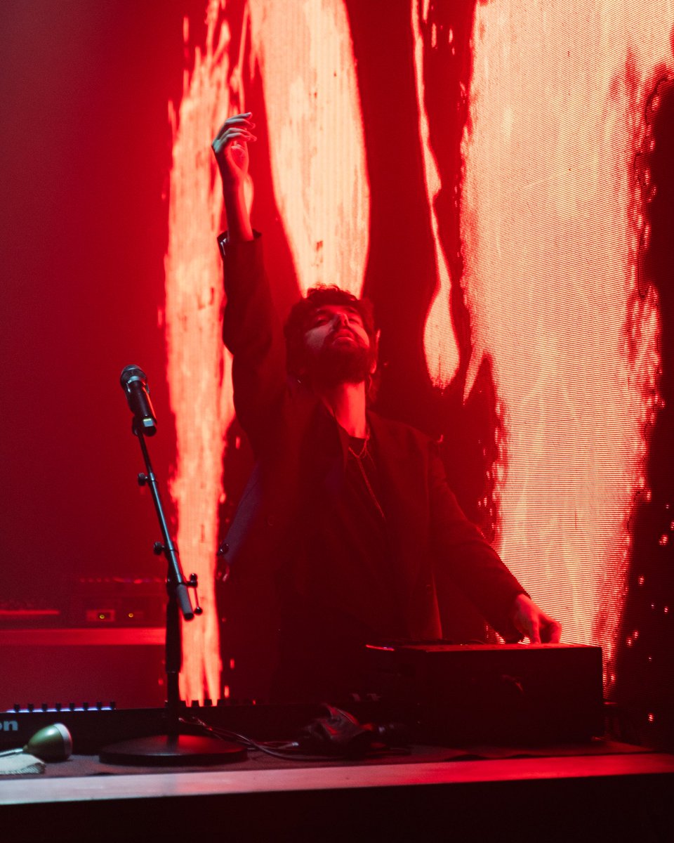 madeon's tweet photo. Victory live! https://t.co/vY4z6C4xI2