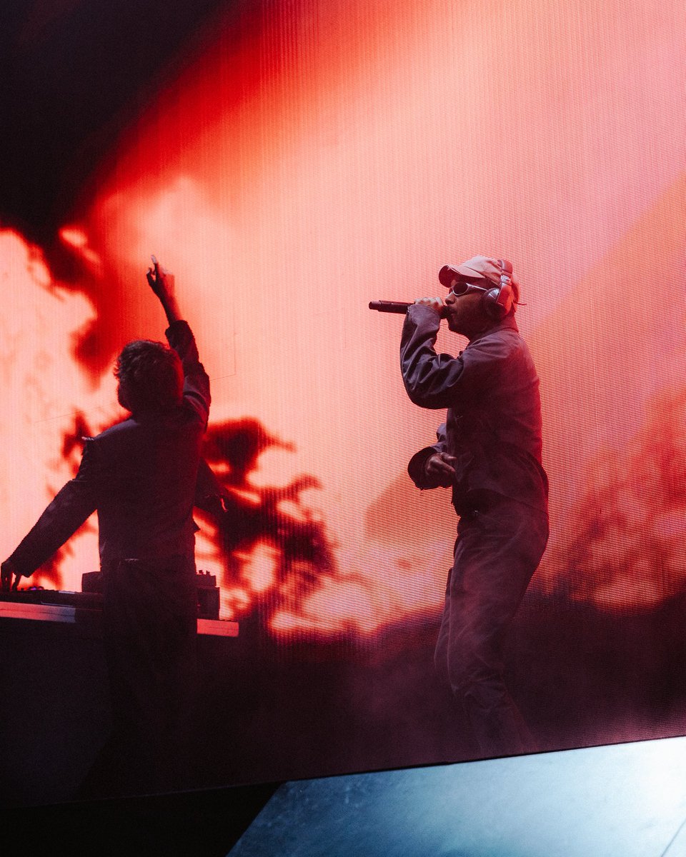 madeon's tweet photo. Victory live! https://t.co/vY4z6C4xI2