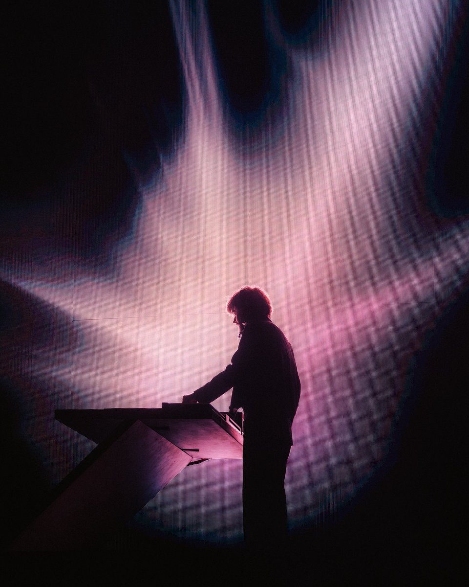 madeon's tweet photo. Victory live! https://t.co/vY4z6C4xI2