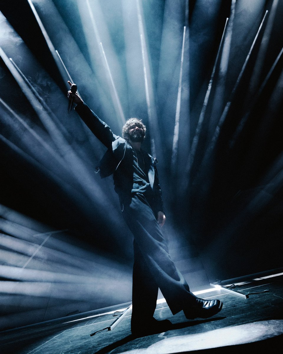 madeon's tweet photo. Victory live! https://t.co/vY4z6C4xI2