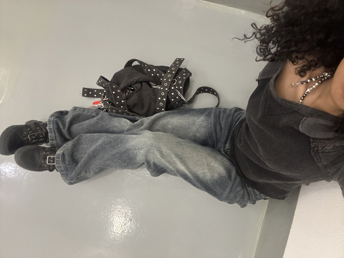 gobyro0oy's tweet photo. # OOTD https://t.co/XSnQ6w7FM0