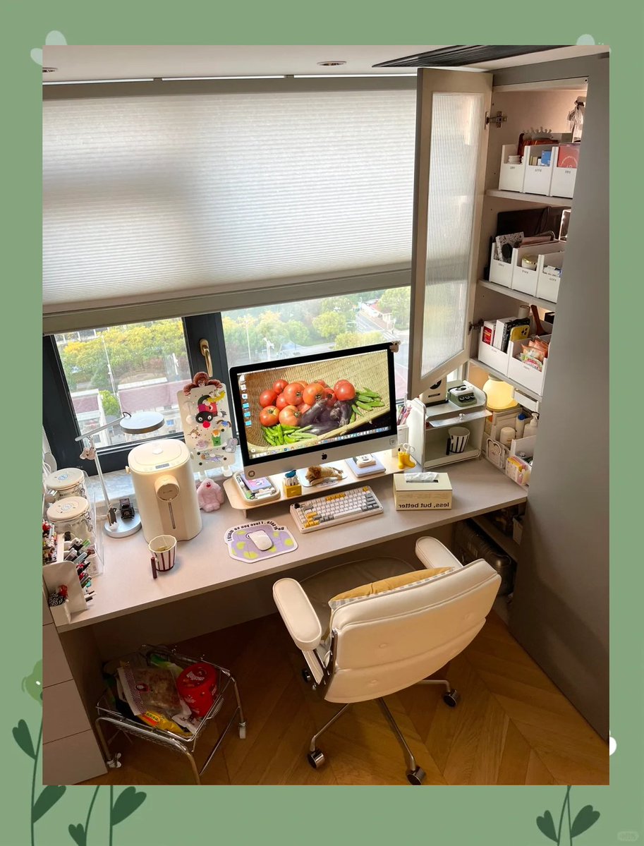 Mabelconneo1c's tweet photo. Organiza tu escritorio con 3 elementos esenciales: un organizador de papeles, luz natural y una planta pequea, productividad al tope! https://t.co/2EYwW8UsNm