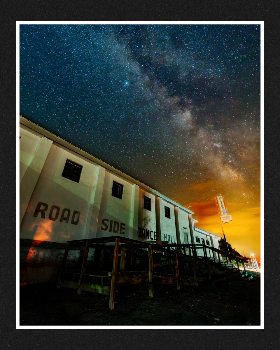 DorettaSavely's tweet photo. Daily Frame: A Viewfinder Journal

A variation on a theme. I took this same photo during the day a few months ago. Now, leaving the hot springs after staying until closing, I had to stop and see what the sky looked like over the deserted roadside https://t.co/aHjPOPWq1r