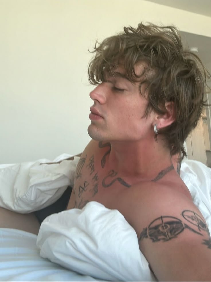 MaxiiNoir's tweet photo. “No estoy triste, solo estoy en uno de esos días donde no siento ganas de nada.”

#FreeRol #SexRol #Fk #RolPlay https://t.co/mhFOcIdQKa