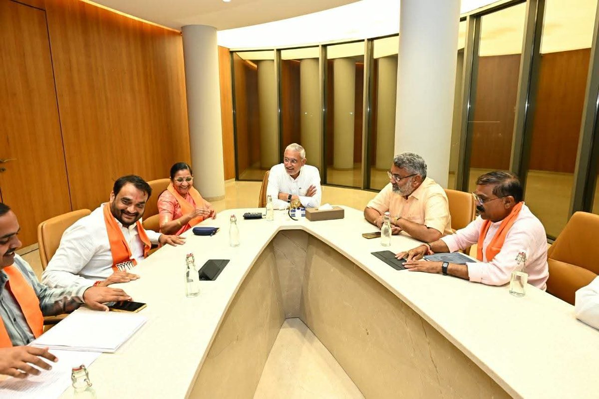 BJP4Karnavati's tweet photo. પ્રદેશ અધ્યક્ષ શ્રી @iJagdishBJP જી ની અધ્યક્ષતામાં લાઠીદળ ખાતે બોટાદ જિલ્લા સંકલન બેઠક યોજાઈ. https://t.co/HRdexlkLYV