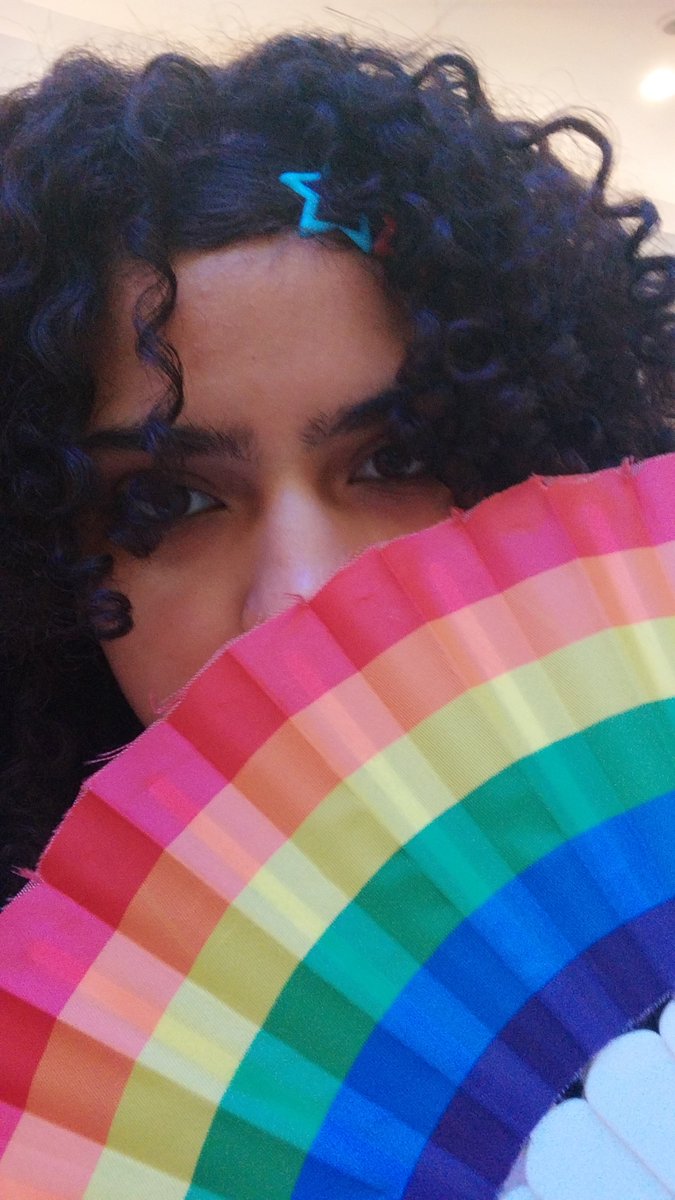 Jayke_jayjay's tweet photo. Eu e meu leque gay kkk n tem como fica mais gay q isso https://t.co/Lrx6nZuNce
