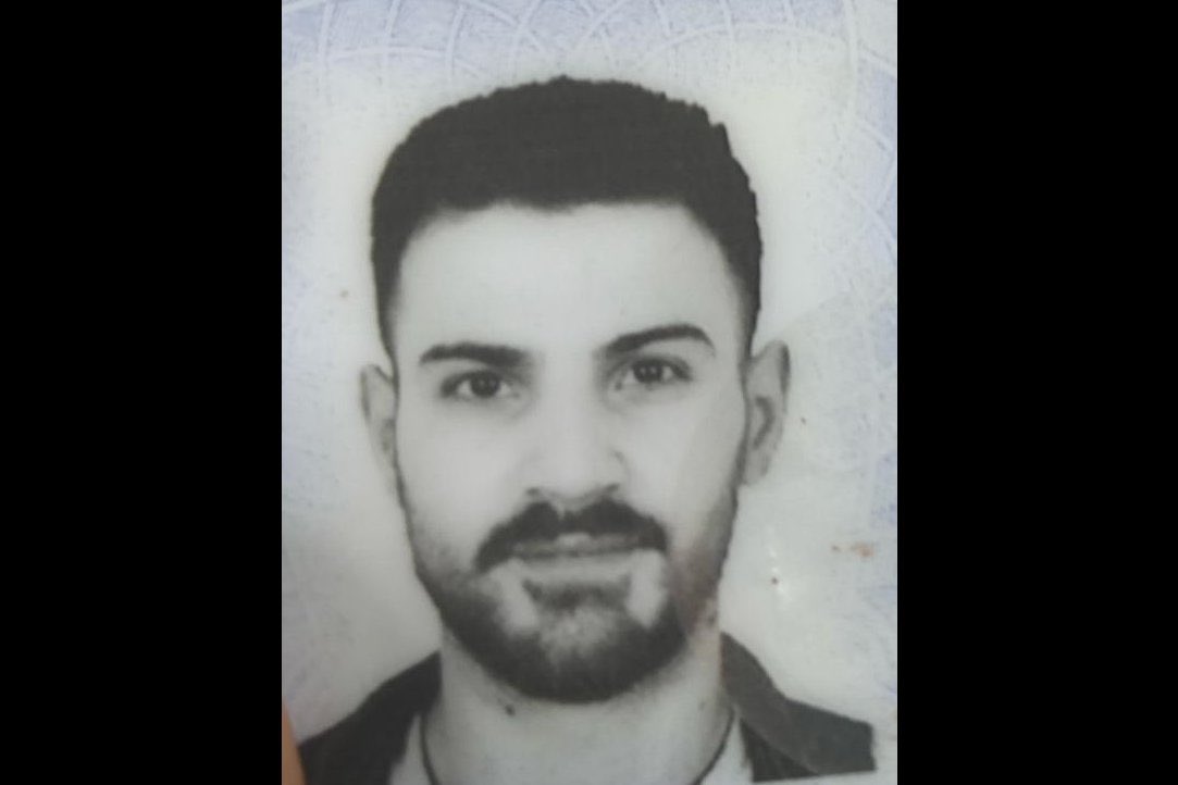 ToplumsalMht219's tweet photo. Ucuz Ölümler Ülkesi

Antep’te bulunan 5. Organize Sanayi Bölgesi'ndeki bir tekstil fabrikasında çalışan 25 yaşındaki Şerif Özkaya, kolunu silindir makinesine kaptırması sonucu ağır yaralandı. Hastaneye kaldırılan Özkaya hayatını kaybetti.