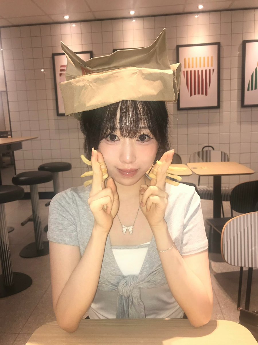 Sbunnyww's tweet photo. 맥도날드 고양이 😽 https://t.co/2jh67NrHr6