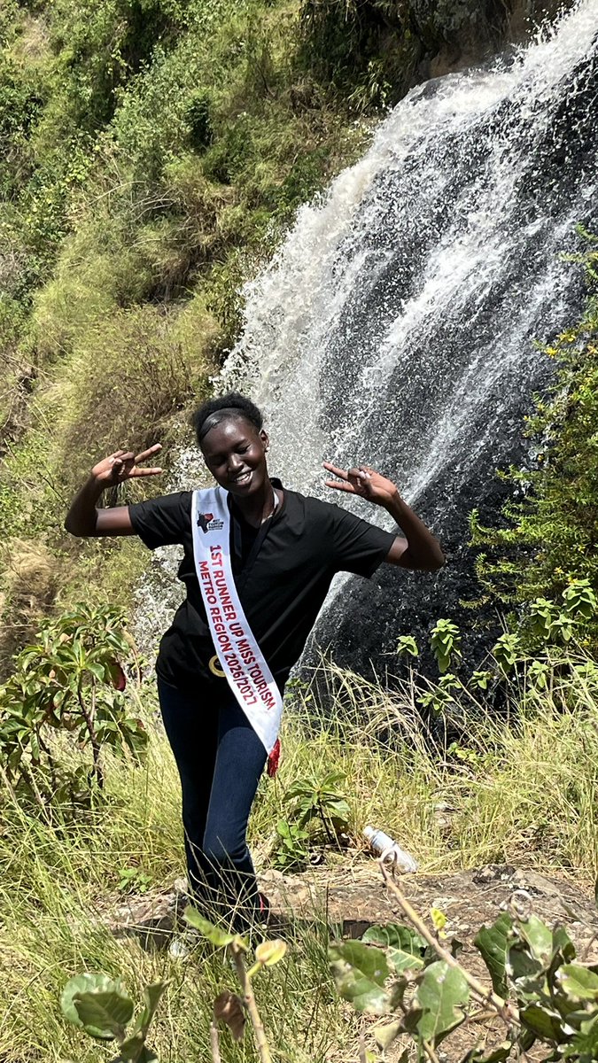 nosha61835's tweet photo. Loved it up here though, one of the hikers who was next to me told me the view is the first reward you get for making it way up there because I was in awe, so beautiful!!💚

#lovenature #wanalechallenge #champ https://t.co/bxiosnXPgr