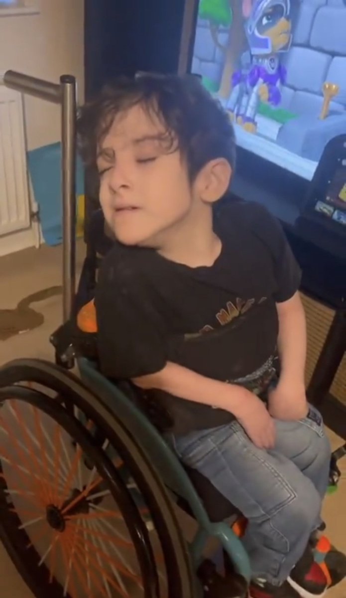 AnSafiak's tweet photo. As a mother of a child with complex needs I'm beyond words watching what's being done to @Stephen63224725 @GillSherratt23
Ppl responsible for Harvey's death are currently covering up for each other in a manner designed to break these two. Let's stay behind them.
#JusticeForHarvey https://t.co/AFhWvC4DYu
