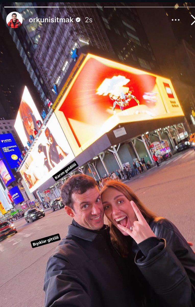 luvmeyun's tweet photo. Orkun Işıtmak storysinin arkasında Lisa billboardı görmeyi beklemiyodum https://t.co/NDv9EnmyNu