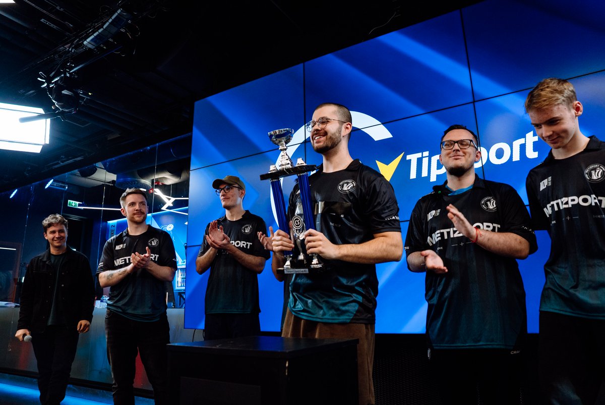 MetizportCS's tweet photo. First of many trophies!🏆 https://t.co/jQGhmgseGn