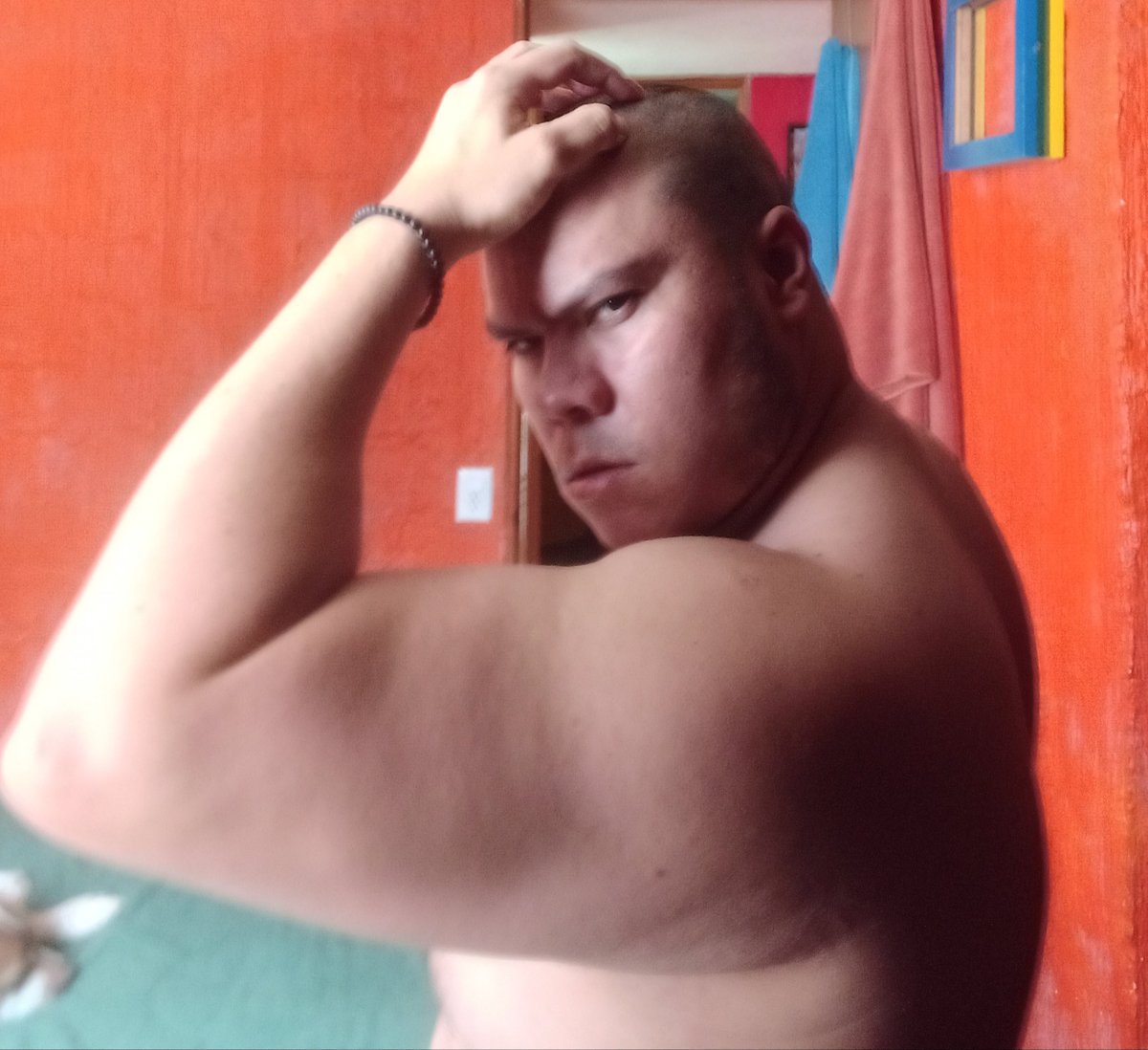DanielMarquezWD's tweet photo. Mmmm #biceps #bigbiceps #brazotes #bigarms #musclearms #musclegay #osogay #gaybear #beefy #gainer #chubby https://t.co/gWSMmXlm5V