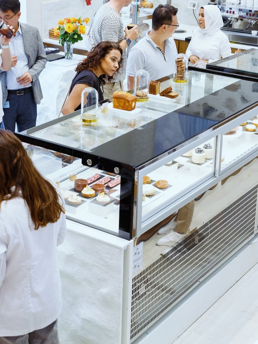 ShereeVanhws's tweet photo. SEVEL’s Barok series: refined craftsmanship meets timeless design. Sleek aesthetics and high-performance refrigeration present every pastry at its finest, bringing elegance, clarity, and reliability to boutiques and grand hotels alike. https://t.co/30L4Ky1GBx
