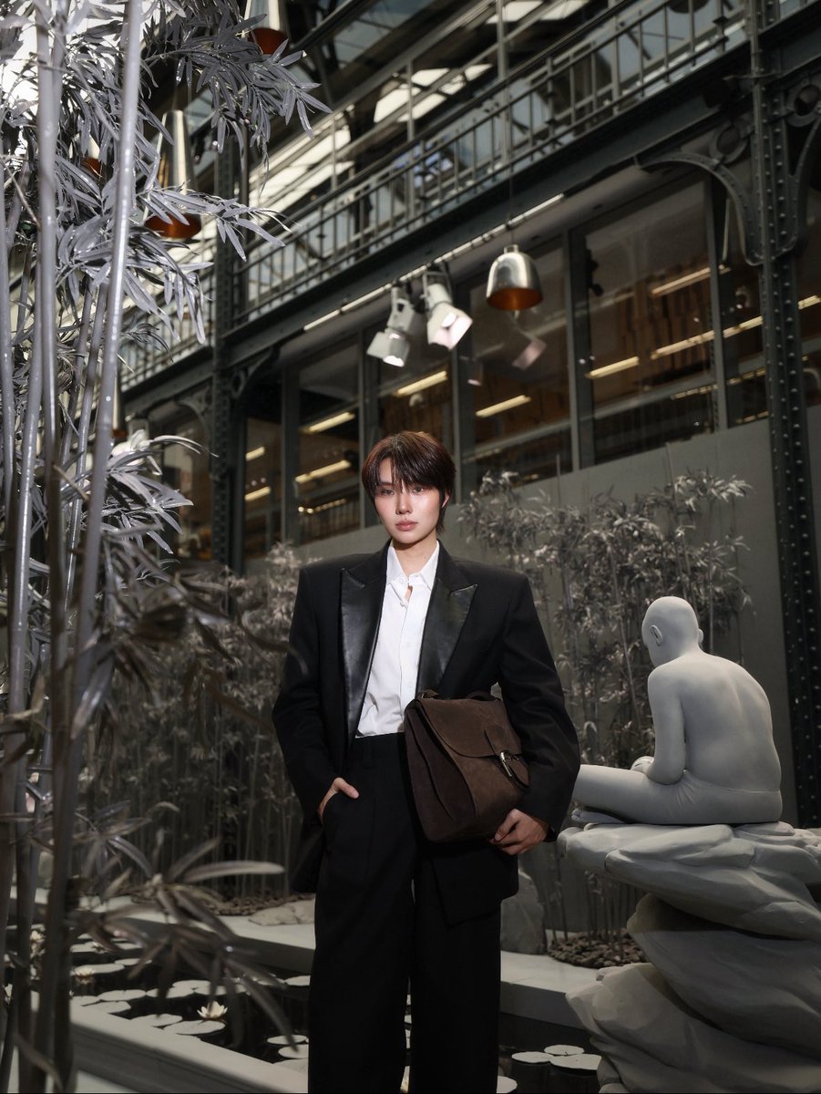 thaifashiond's tweet photo. #UPDATE: น้ำปิง-นภัสกร @nampingnapat ร่วมโมเมนต์พิเศษกับ Delvaux @Delvaux ณ กรุงบรัสเซลส์ ชม ‘Hold the Time, Share the Time, Calmly Cheer Up!’ ผลงานศิลปะจัดวางจาก Delvaux และ Hans Op de Beeck ณ Delvaux Arsenal ก่อนเยือน Le 27 Flagship

#NampingxDelvaux
#Delvaux
#nampingster https://t.co/eMIP3lo88s
