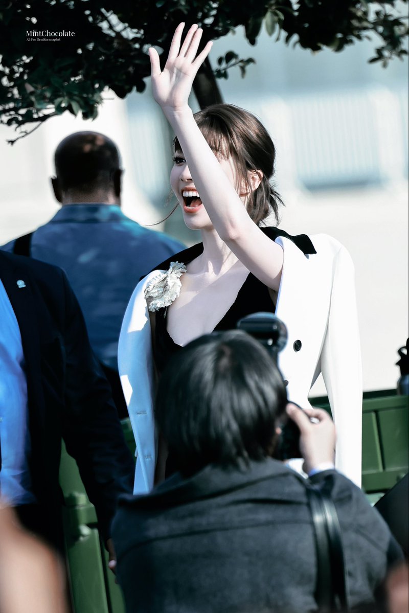 summerxu490729's tweet photo. Always proud of you🤍

LINGORM BA DIOR AT PFW
#OrmKornnaphat
#OrmKornnaphatDiorSummer27
#DiorSummer27xLingOrm
#Dior #DiorSummer27 #PFW https://t.co/kBx4hmujKr