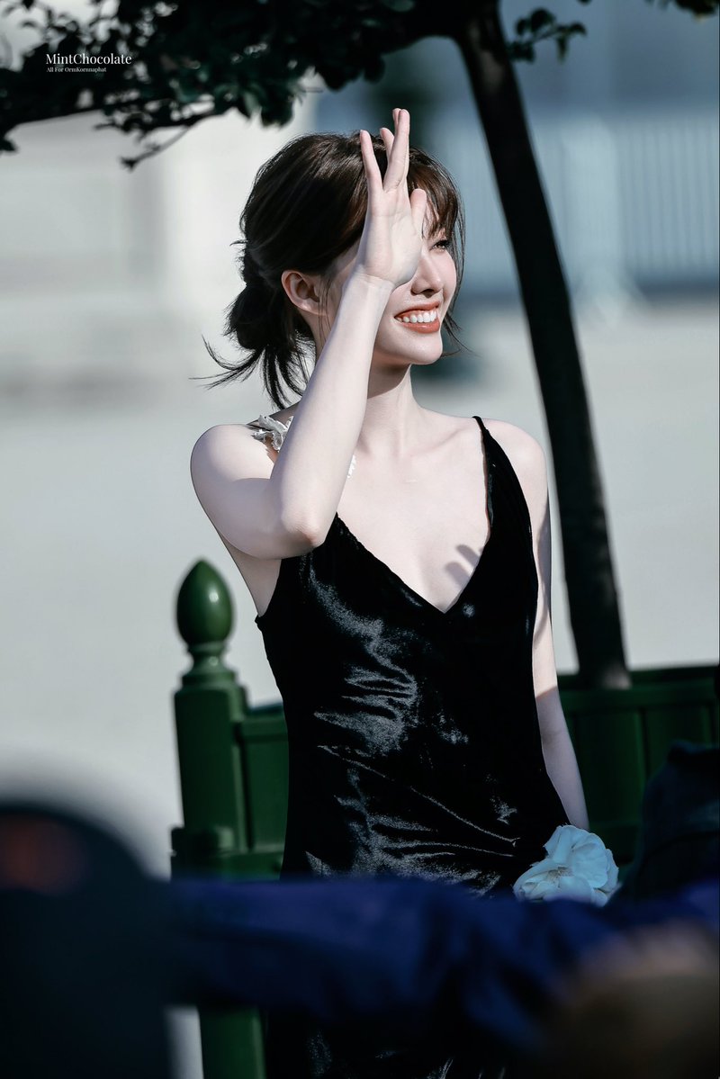 summerxu490729's tweet photo. Always proud of you🤍

LINGORM BA DIOR AT PFW
#OrmKornnaphat
#OrmKornnaphatDiorSummer27
#DiorSummer27xLingOrm
#Dior #DiorSummer27 #PFW https://t.co/kBx4hmujKr