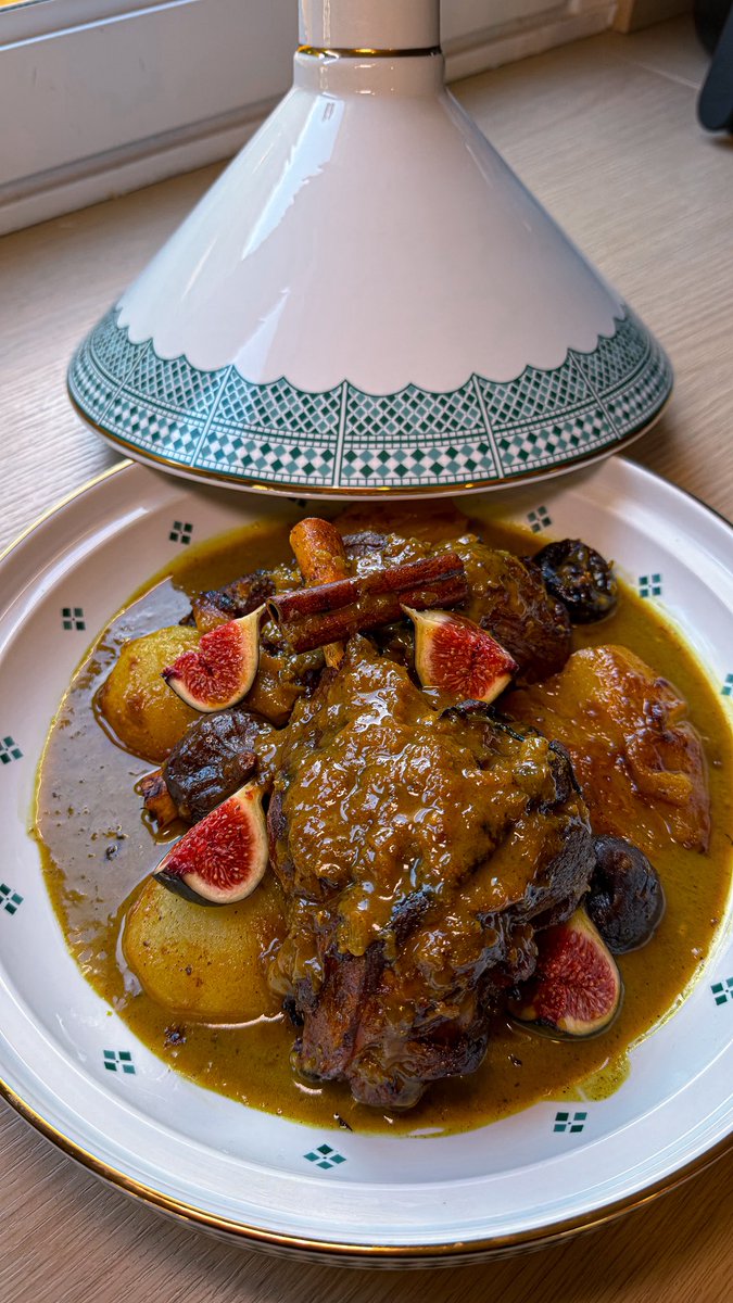 don_sido_'s tweet photo. Le tajine préféré de ma femme 

🐑 TAJINE SOURIS D’AGNEAU POIRES CARAMÉLISÉES ET FIGUES 🍐

La recette juste en bas 👇 https://t.co/uqeVfHynd6