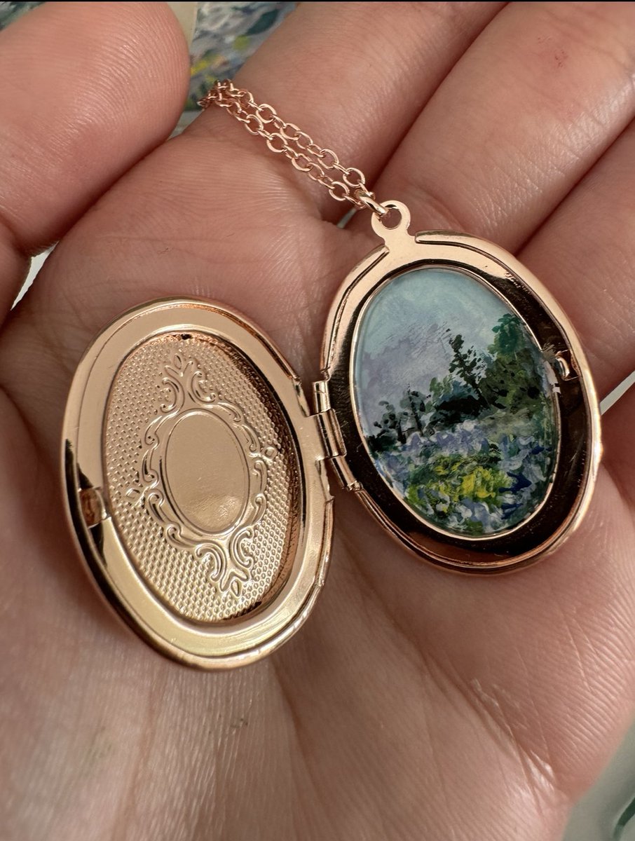 oumipalette's tweet photo. Hello twitter,
J'ai très peu de commandes en ce moment donc j'ai besoin de votre aide!
Je fais des peintures sur tableaux, marques pages &amp; bijoux, n'hésitez pas à faire un tour sur mon site :)
Tout partage est apprécié! https://t.co/GFmBRjOfrn