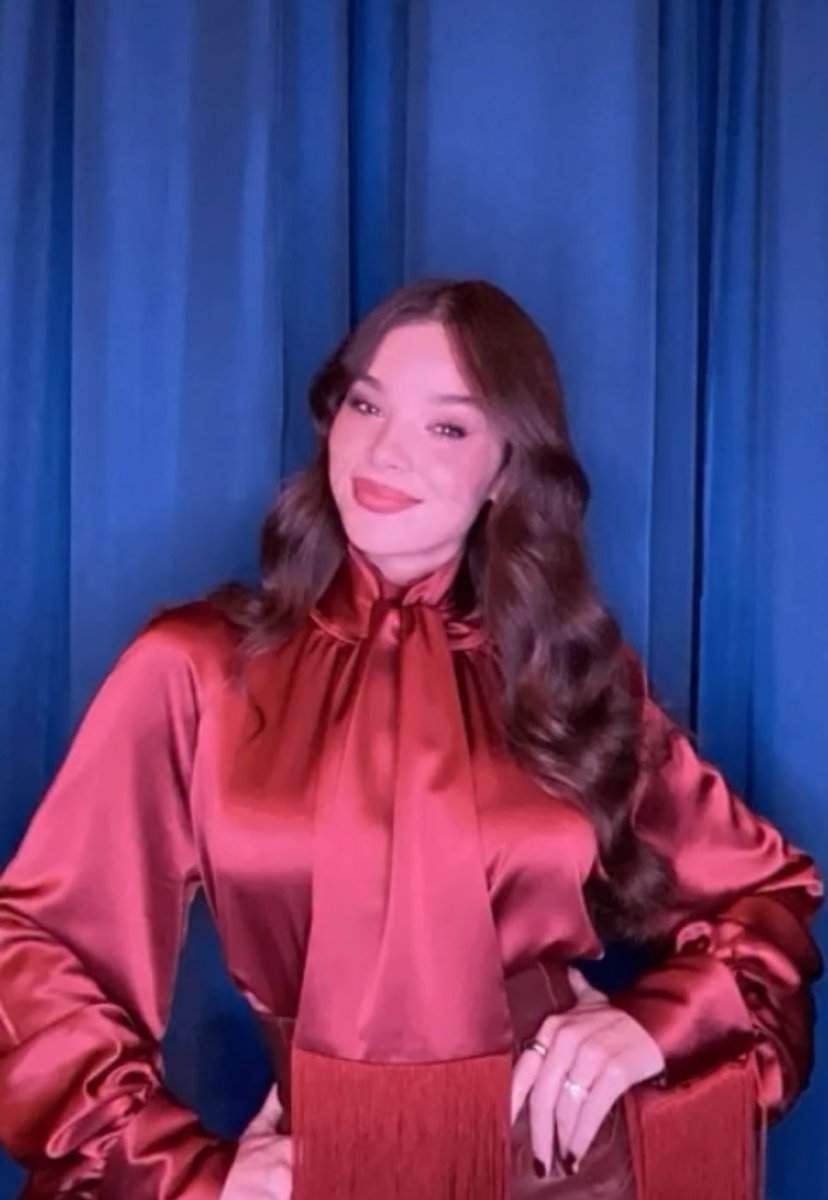 archiveshailees's tweet photo. HAILEE STEINFELD. https://t.co/Qf32e1q6TR
