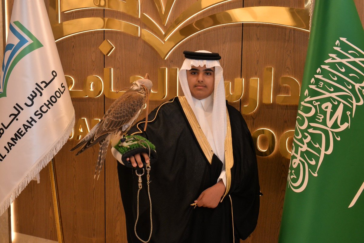 Jame3hM's tweet photo. 🇸🇦✨ **مسابقة أفضل زي وطني**

ضمن احتفاء #اليوم_الوطني_السعودي_96 🇸🇦، نعرض لكم مشاركة الطالب/فيصل نايف الدوسري 
بأفضل زي وطني.

❤️ شاركنا رأيك وادعم مشاركته بالتفاعل مع التغريدة.

تنتهي المسابقة : [25 / 4 / 1448 هـ ]
🏆 سيتم إعلان الفائز وفقًا لأعلى تفاعل على التغريدة.

#اليوم_الوطني_السعودي96 
#عزنا_بطبعنا
#مدارس_الجامعة