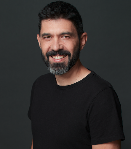 RevistaGodot's tweet photo. "Contar al ser humano a través de la ficción me libera" .

@AlonsoTrenado presenta en la Feria del Libro Español en Londres 'Todo ese caos parece un acierto cuando susurra lo correcto'. @Joseaalba habla con él sobre periodismo, humor negro y dramaturgia.

https://t.co/eemNZNqveU https://t.co/xRU8fxxnTB