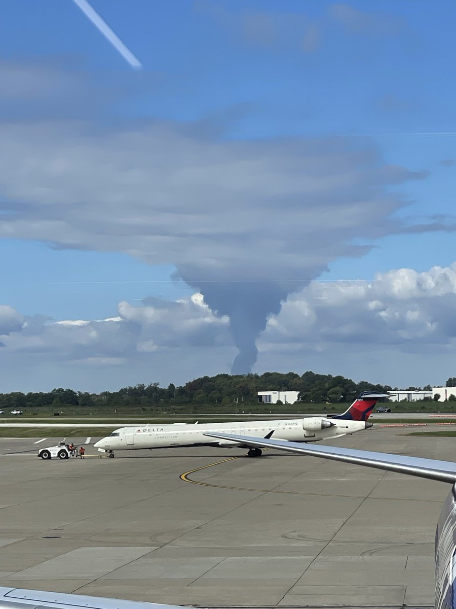 CycloneJones1's tweet photo. Tornado in Pittsburgh (NOT!!)
Feel free to use in Spotter Training talks. 9/29/2026. 12:15pm https://t.co/aqz8oQO9N8