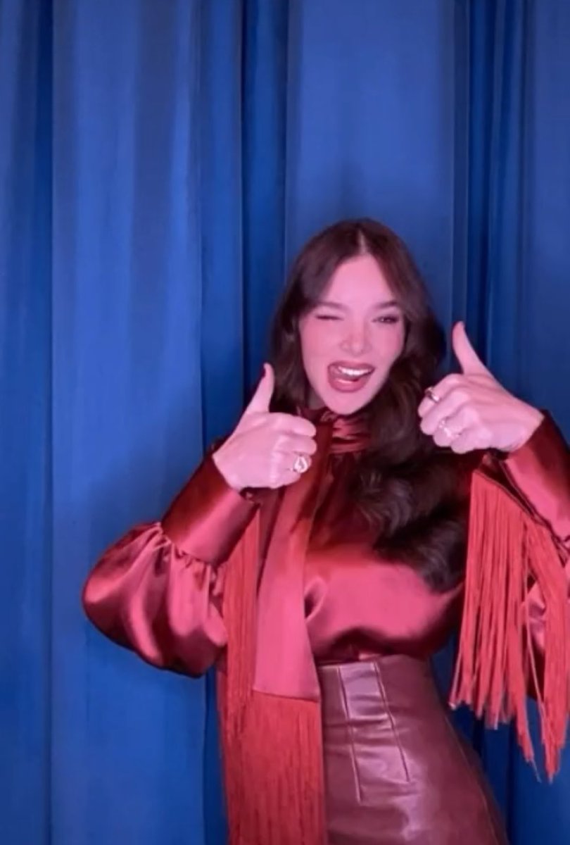 archiveshailees's tweet photo. hailee steinfeld for live with kelly &amp; mark https://t.co/U0h0mRP62A