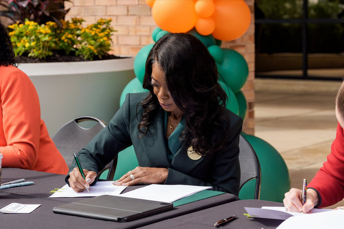 kplinske's tweet photo. It was an honor to sign the FAMU Ignite partnership today with @FAMU_1887 President Marva Johnson that guarantees admission to FAMU for @valenciacollege grads! This partnerships builds on #Florida’s statewide 2+2 articulation agreement between the @FLCollegeSystem and the @SUS_Florida.