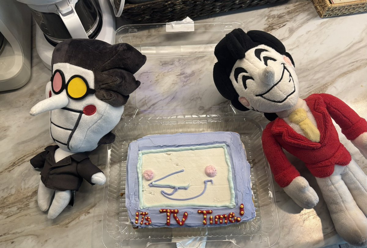 t8peworm's tweet photo. extremely belated birthday cake from
@bonezgraveyard HEHEHE https://t.co/maMn69HPXR
