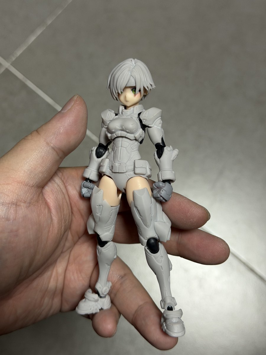 flying_shuimu's tweet photo. #メガミデバイス #MegamiDevice
新しい試作品の組み立てテスト。潜入作戦を重視したエージェント用装甲で、付属品には「これを持っていけば任務はぐっと楽になる」という「光学迷彩」のステルスアイテムが付属します。😆 https://t.co/ukpr3GB8gZ