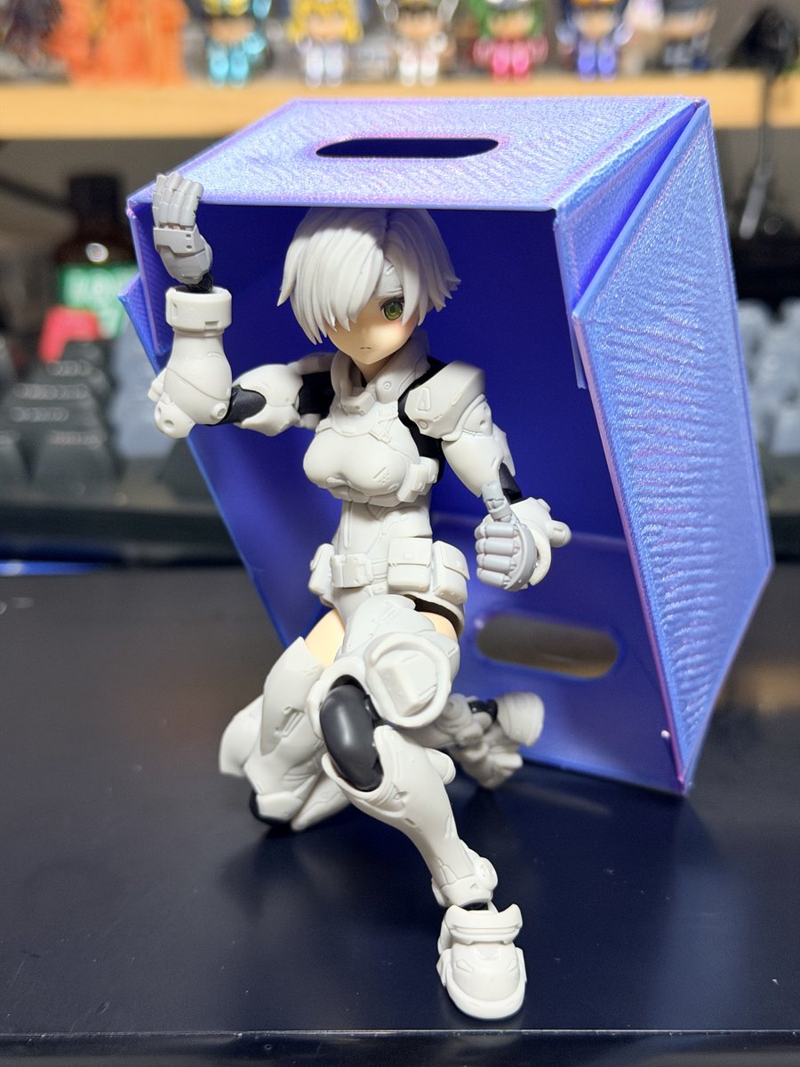 flying_shuimu's tweet photo. #メガミデバイス #MegamiDevice
新しい試作品の組み立てテスト。潜入作戦を重視したエージェント用装甲で、付属品には「これを持っていけば任務はぐっと楽になる」という「光学迷彩」のステルスアイテムが付属します。😆 https://t.co/ukpr3GB8gZ