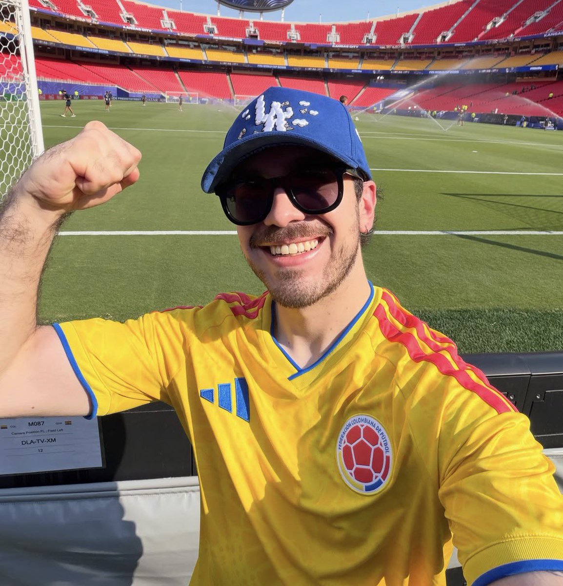 monicaaacr__'s tweet photo. Gritan el 10 de Colombia??😝

El que voltea                         ///  Al que le hablan https://t.co/j9vvnJIkLD