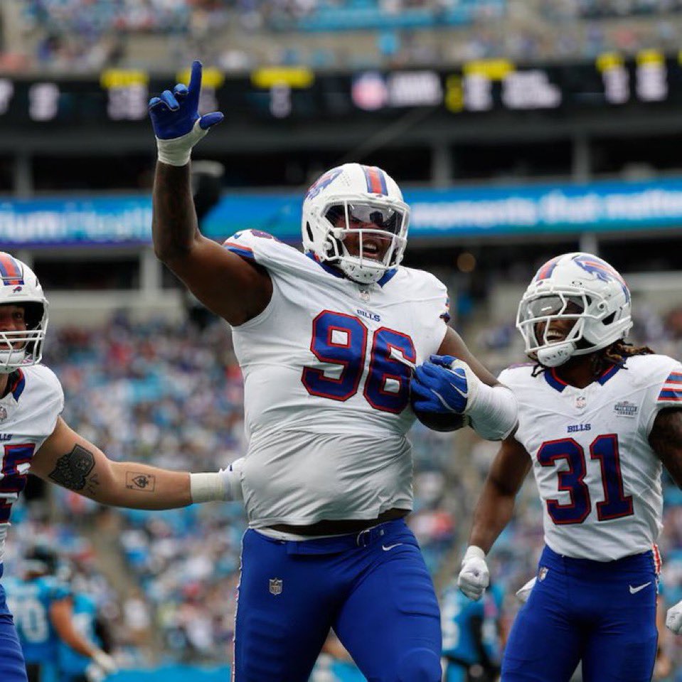 BuffaloMuse's tweet photo. Deone Walker has a 92.9 PFF Pass-rush grade which LEADS ALL QUALIFYING DEFENDERS through 3 weeks 

🤯🤯🤯 https://t.co/4IGyOxXgfx