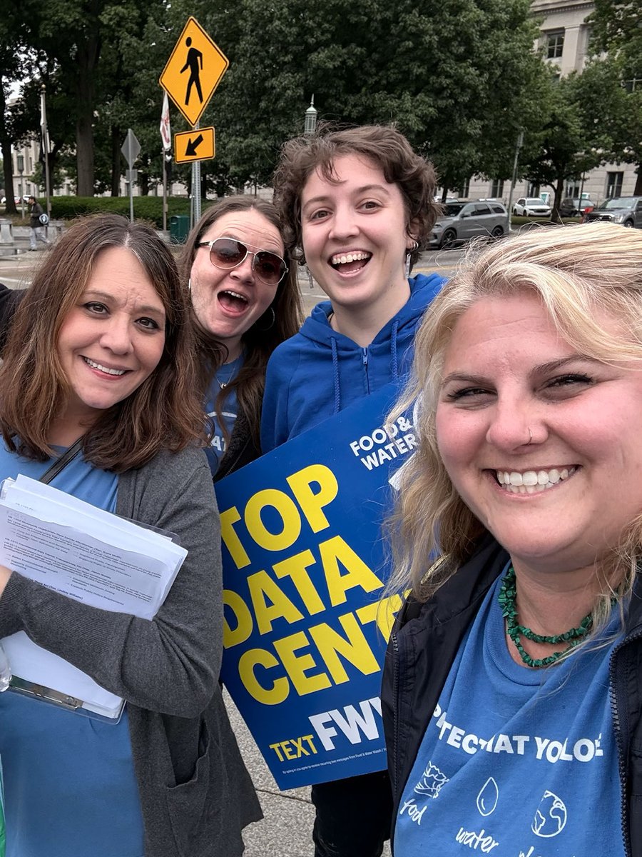 foodandwater's tweet photo. 📣 WE’RE HIRING 📣 As we push Congress to pass a nationwide data center moratorium, we also need to stop these extractive facilities at the local level. That’s why we’re hiring canvassers and ramping up our efforts to talk to people across the U.S. about standing up to Big Tech! https://t.co/tojUAi7fAV