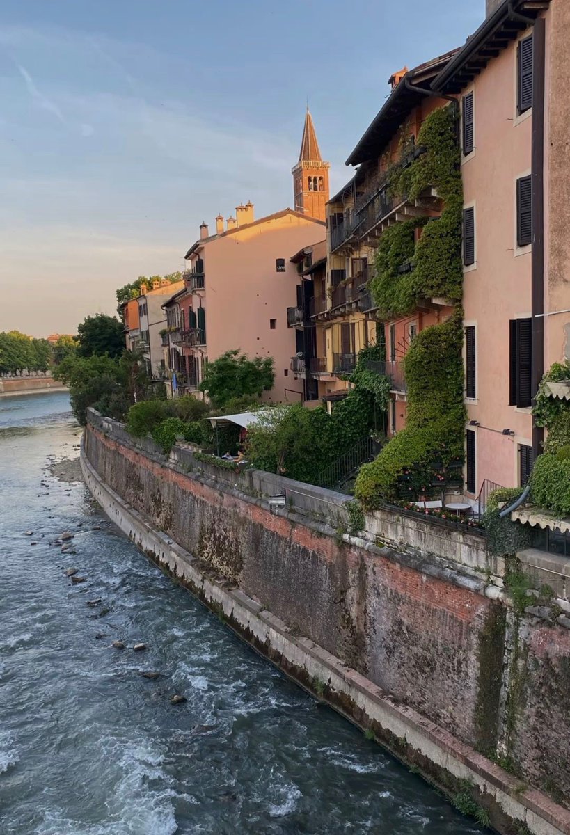 GWorld16141's tweet photo. Verona, Italy 🇮🇹 https://t.co/FSebza3rE1