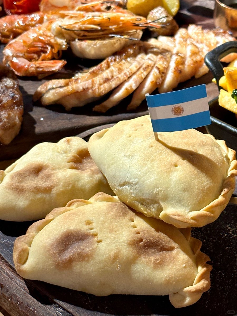 Ahmedqu32's tweet photo. Feliz Día de la Independencia! Prueba nuestro menú especial de empanadas argentinas y mate cocido hoy, solo por hoy. https://t.co/BZ67Hn8OwW