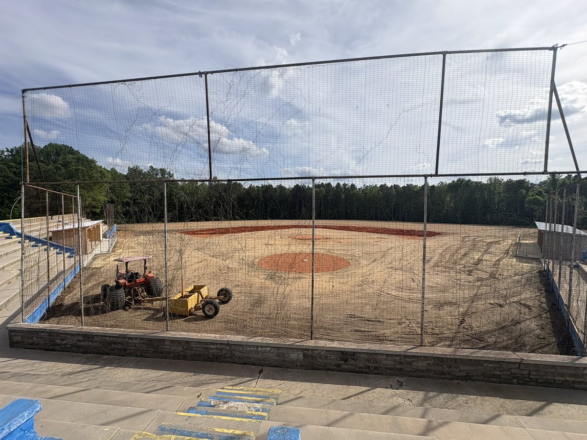 JoannaHornets's tweet photo. The countdown to 2027 is officially on! ποΈπ
The field renovations are coming along.
Help support our project! All donations are tax deductible. Visit https://t.co/VCCLxdooae
#HornetPride #RenovationUpdate #HomeIn2027 #HornetsReturn https://t.co/7xGZNylNGH