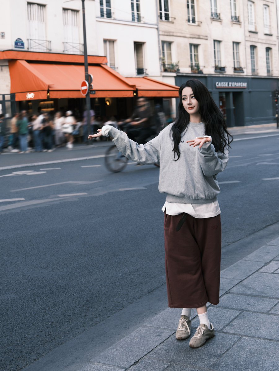 Rebaxx63's tweet photo. Dilraba Instagram Updates 
🚦🔛💃🏻🎠🎡

DILRABA DAZZLES DIORSS27

#Dilraba #DilrabaxDiorSummerSS27 #DiorSummer27
@dior https://t.co/4q53F7Oaw5