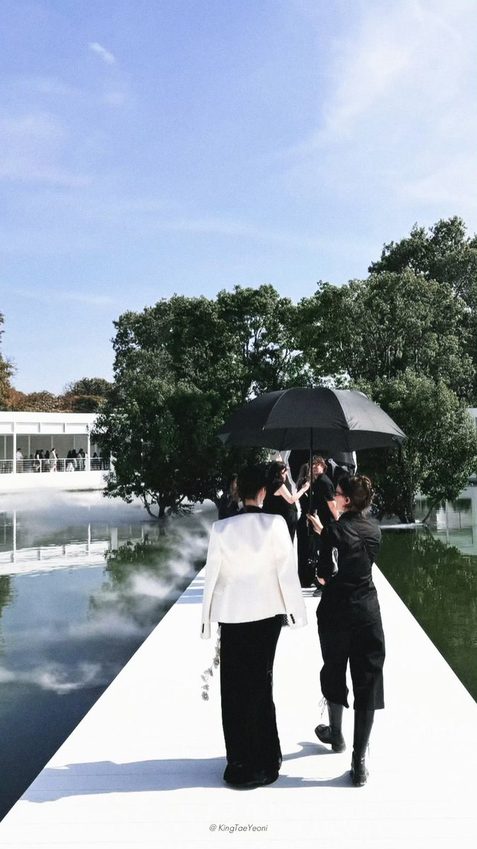 keinguyen93's tweet photo. ✨ Nong Orm carrying herself like a true woman of power and elegance. 🫠✨🤍🖤🇫🇷💐

#OrmKornnaphat #OrmKornnaphatDiorSummer27 #Dior #DiorSummer27 #PFW @ormmormm https://t.co/SH6olRod7t