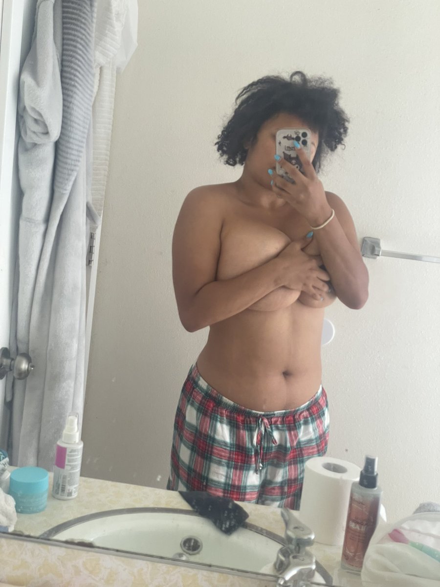 LexAdlutStuff's tweet photo. 😘🤭(ignore my hair) https://t.co/d4vyWorFK1