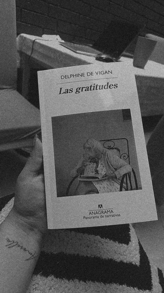 Ferchus___'s tweet photo. “Tengo la sensación de estar perdiendo algo todo el rato, pero no sé qué es… y me da miedo”

Delphine De Vigan - Las gratitudes https://t.co/06mMEqS7bO