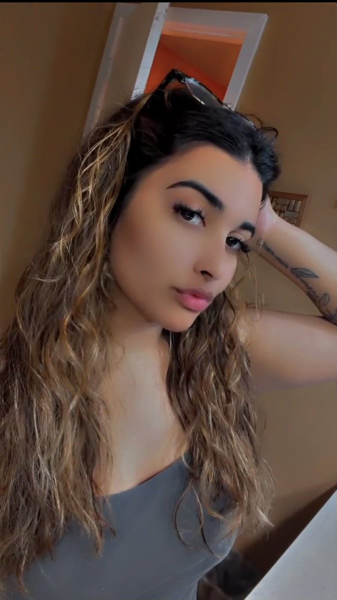 desirexx_'s tweet photo. Be honest… which pic is the vibe today? https://t.co/Fst3hpTFUr