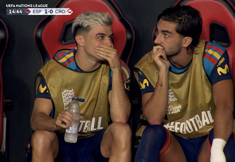 TouchlineX's tweet photo. 🚨 𝗡𝗘𝗪: Ferran Torres and Pedri having a laugh. https://t.co/z1tZMZ27MS